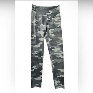 Aerie Green and White Chill Play Move Legging Size M